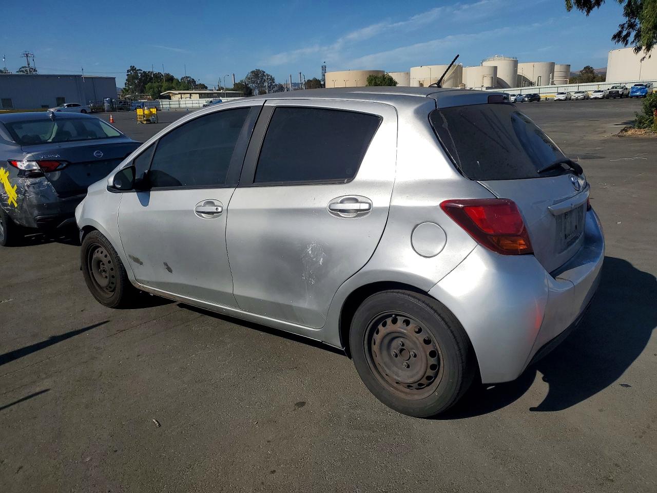 2015 Toyota Yaris 5-door L Silver vin: VNKKTUD32FA045396