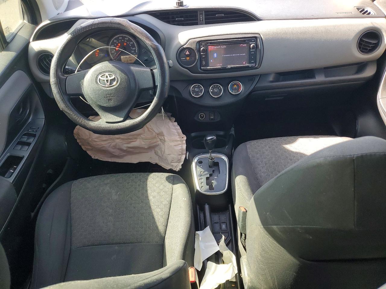 2015 Toyota Yaris 5-door L Silver vin: VNKKTUD32FA045396