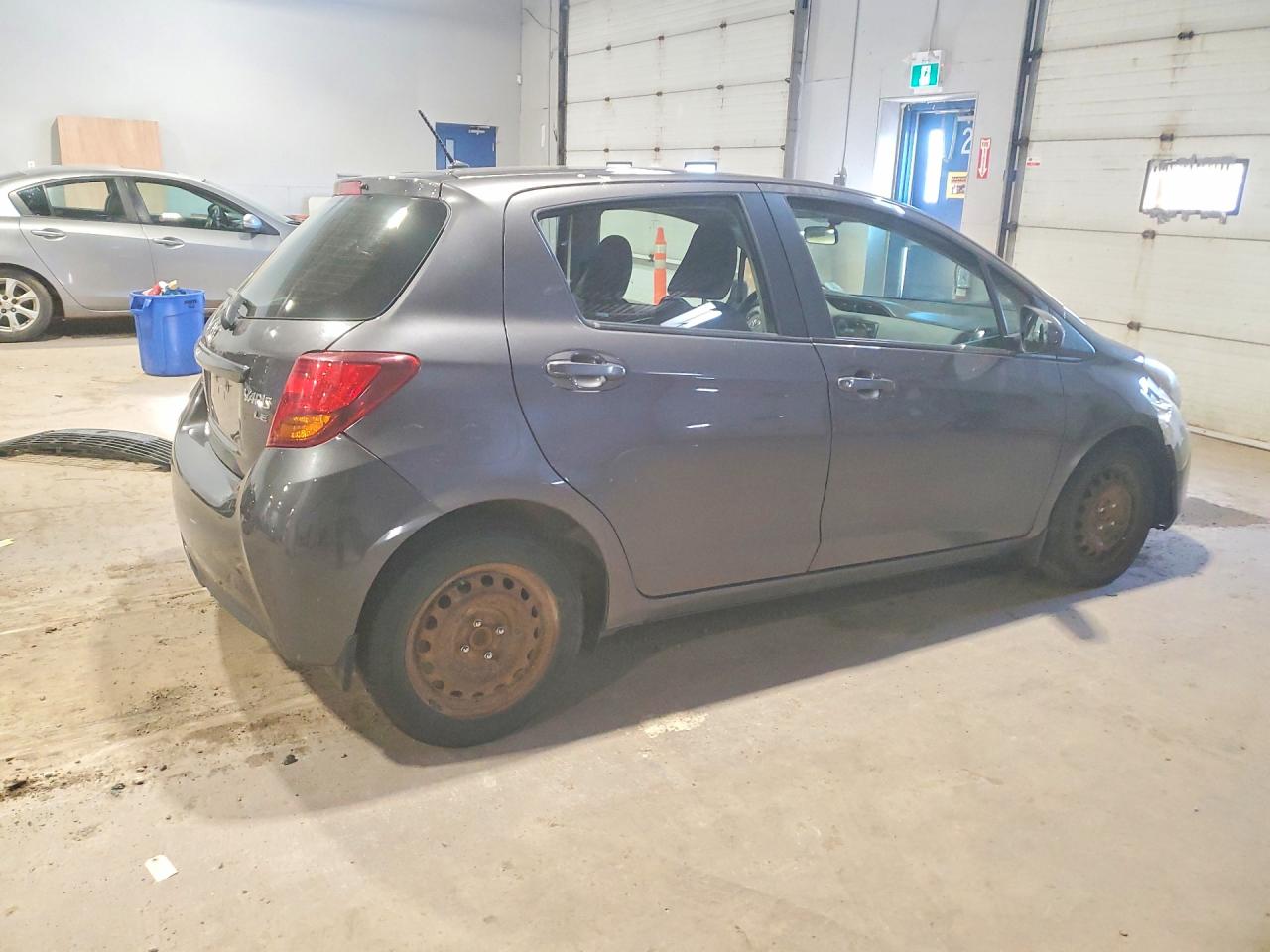 2015 Toyota Yaris 5-door L Gray vin: VNKKTUD32FA049450