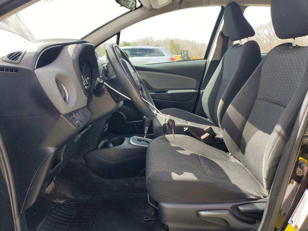 2016 Toyota Yaris 5-door Le Black vin: VNKKTUD32GA056206