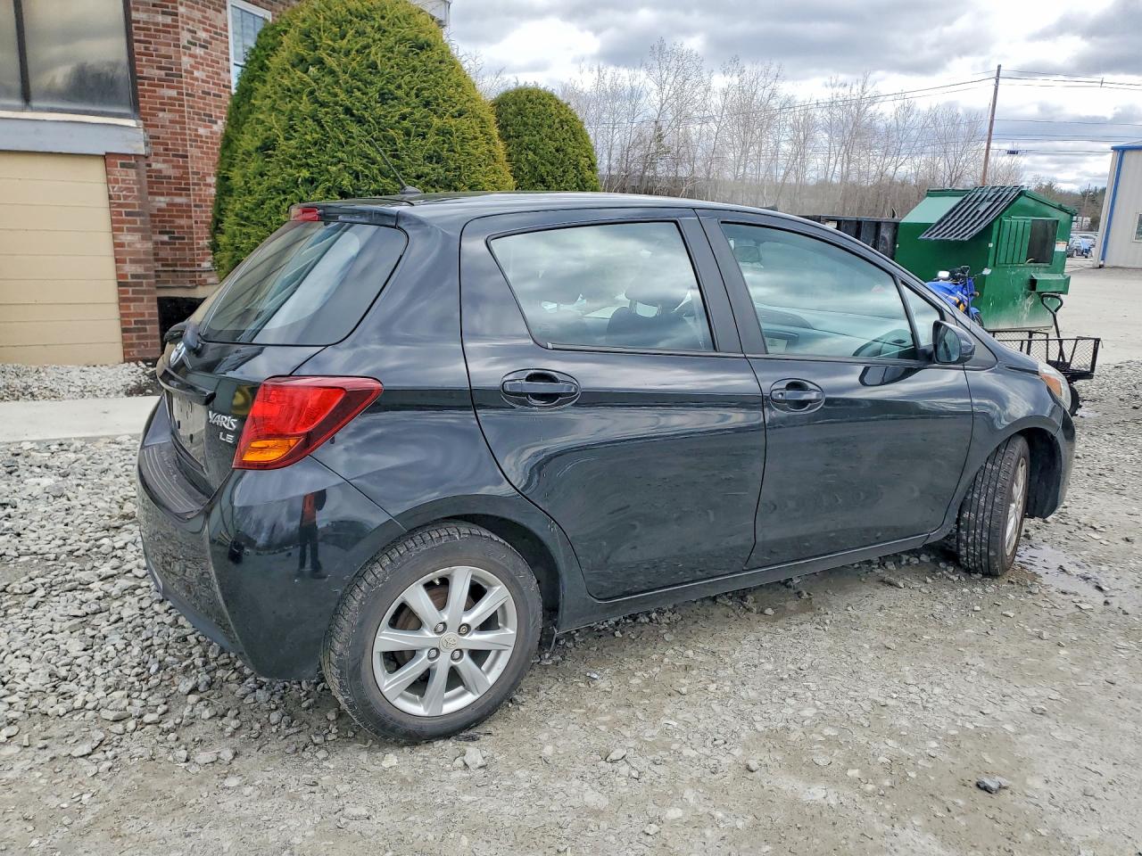 2016 Toyota Yaris 5-door Le Black vin: VNKKTUD32GA056206