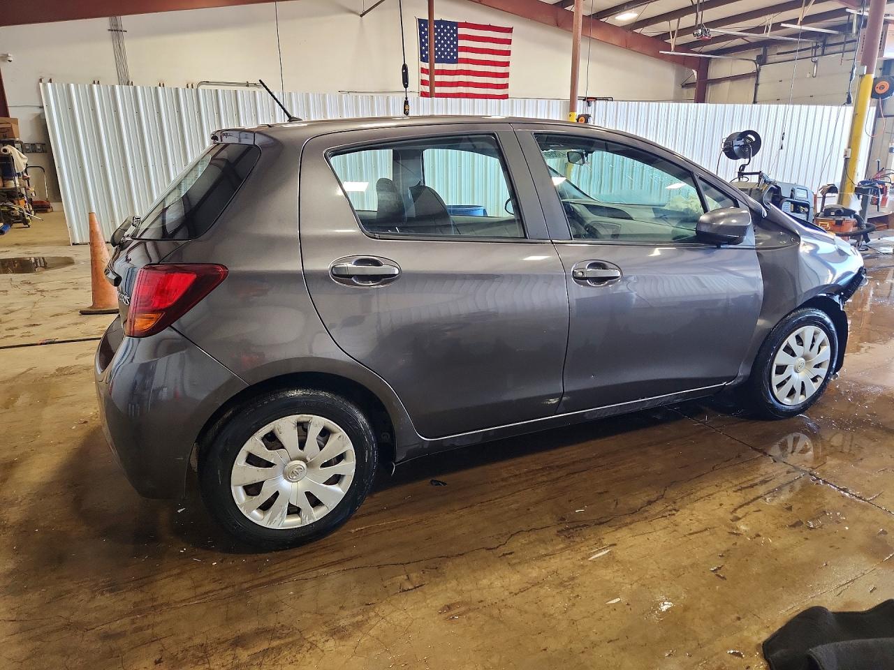 2015 Toyota Yaris 5-door L Gray vin: VNKKTUD33FA018434