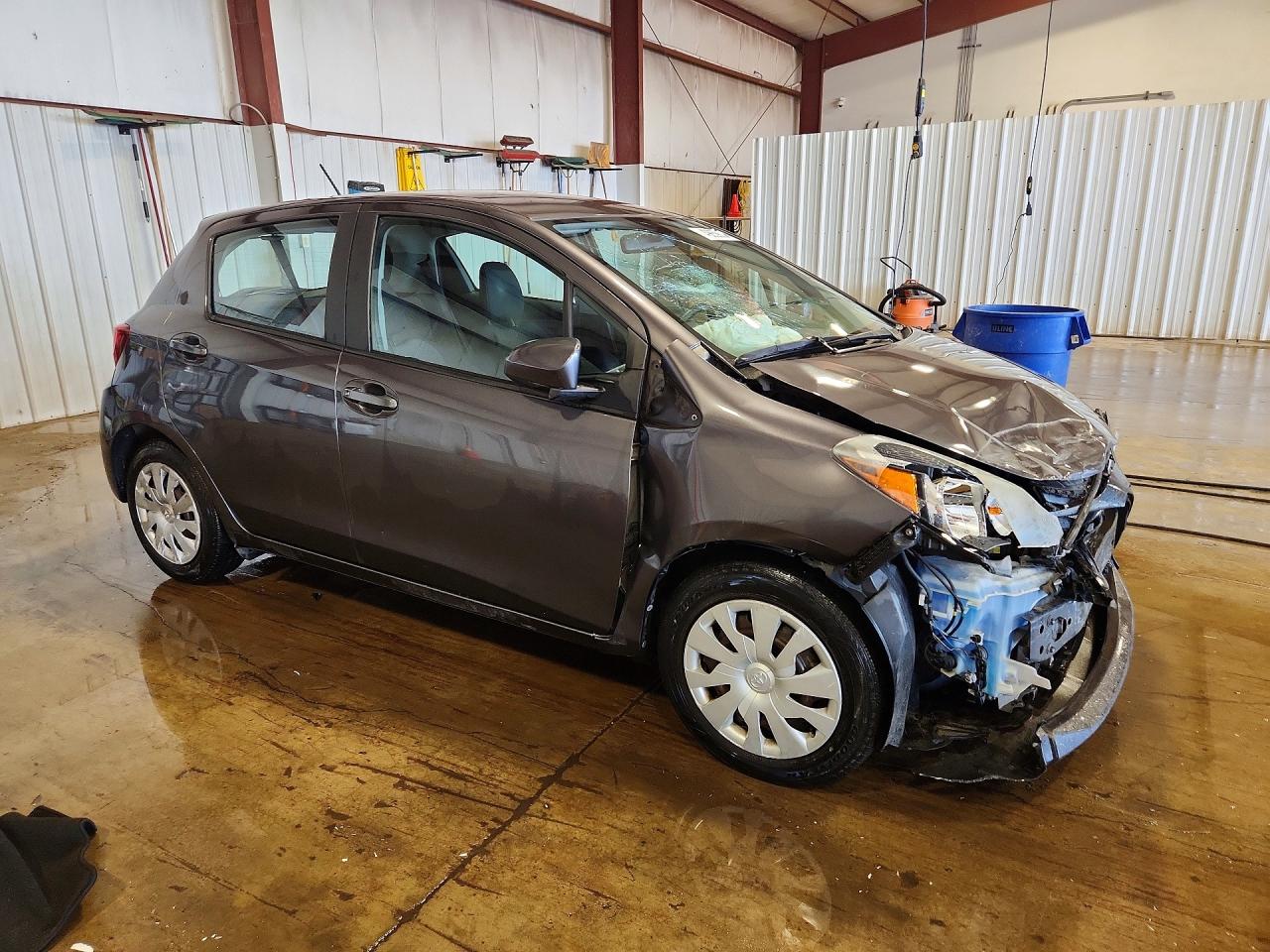 2015 Toyota Yaris 5-door L Gray vin: VNKKTUD33FA018434