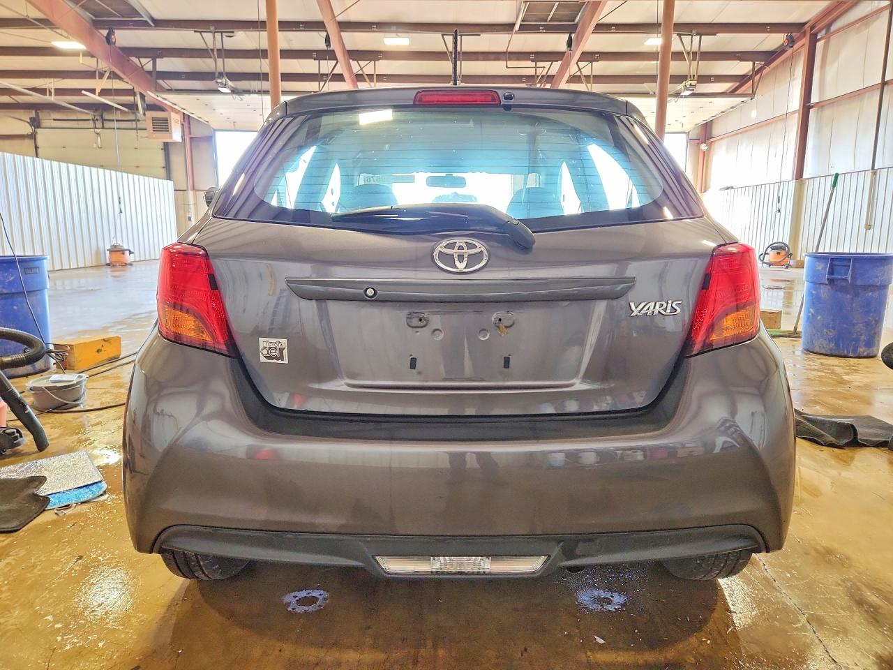 2015 Toyota Yaris 5-door L Gray vin: VNKKTUD33FA018434