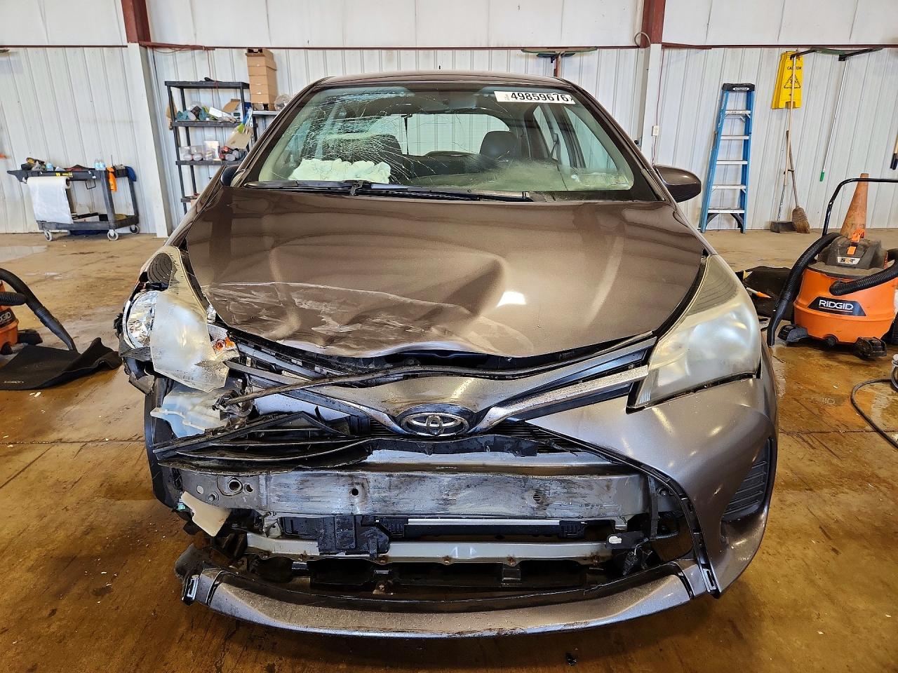 2015 Toyota Yaris 5-door L Gray vin: VNKKTUD33FA018434