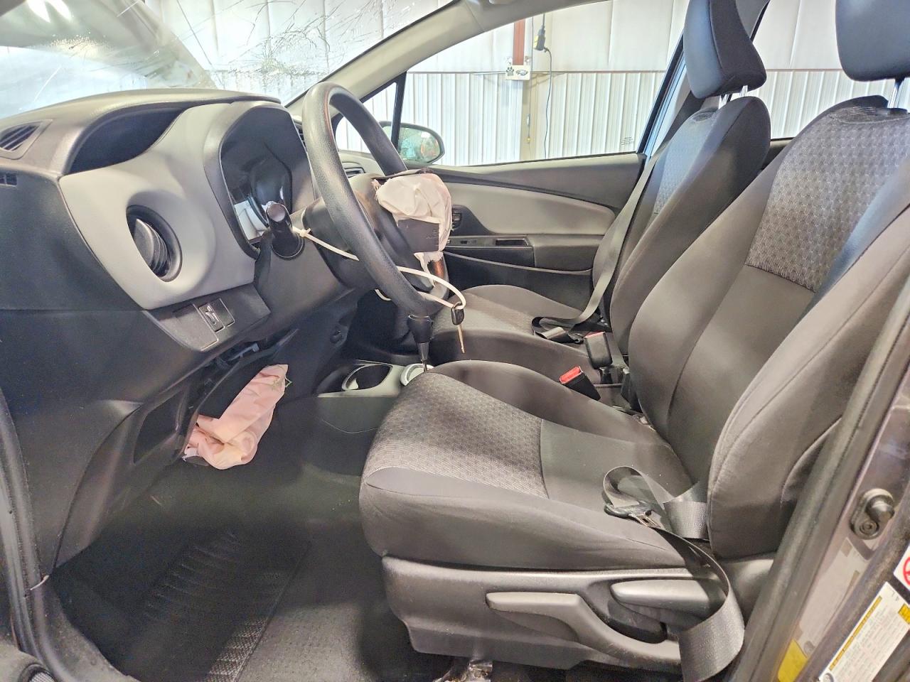 2015 Toyota Yaris 5-door L Gray vin: VNKKTUD33FA018434