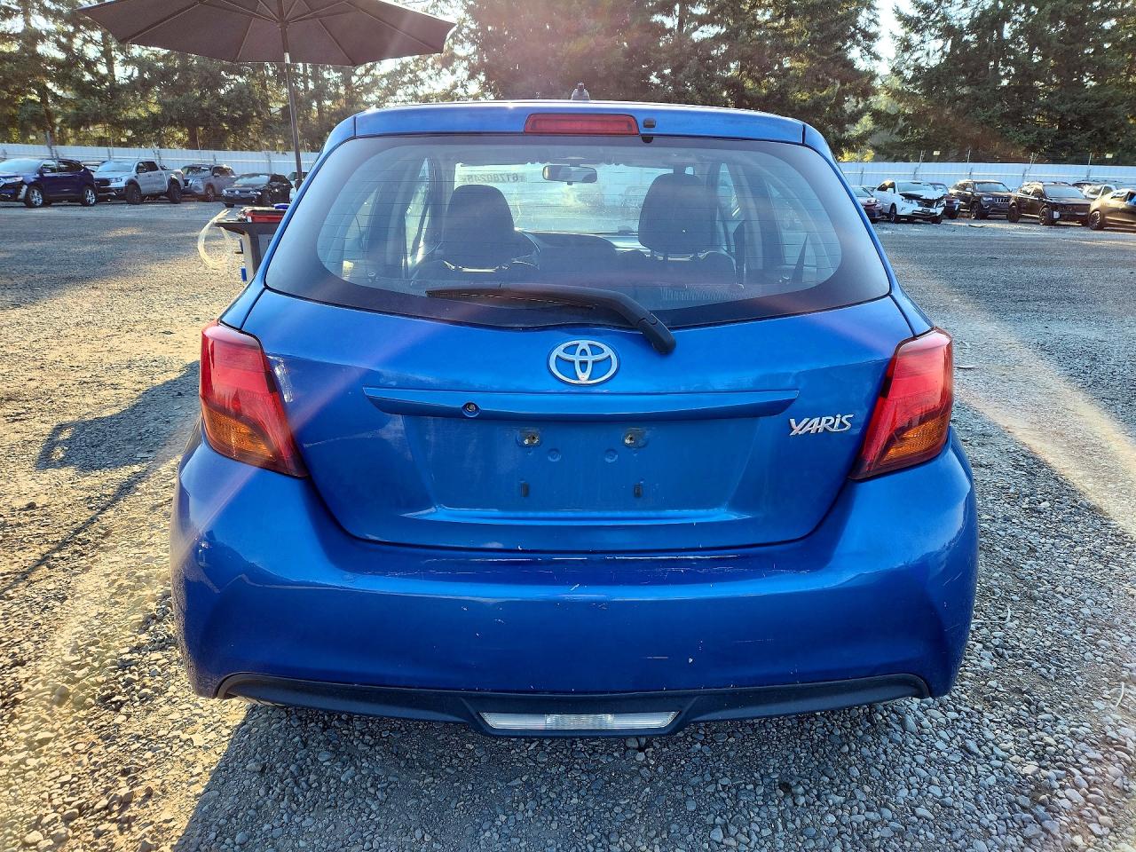 2015 Toyota Yaris 5-door L Blue vin: VNKKTUD33FA032902