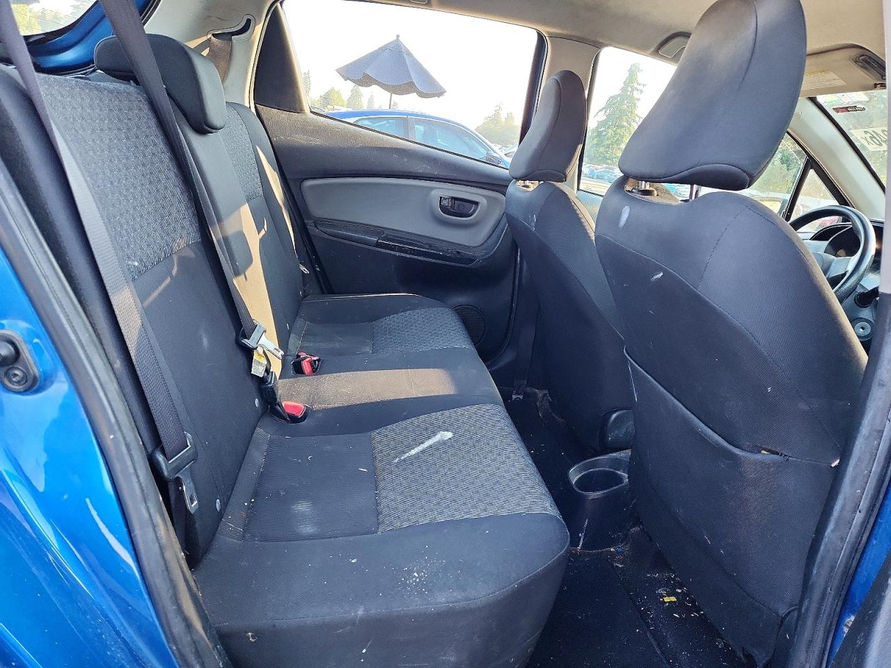 2015 Toyota Yaris 5-door L Blue vin: VNKKTUD33FA032902