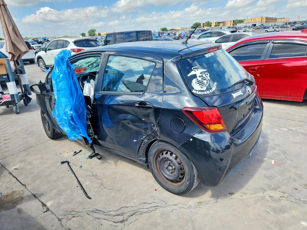 2015 Toyota Yaris 5-door L Black vin: VNKKTUD33FA043592