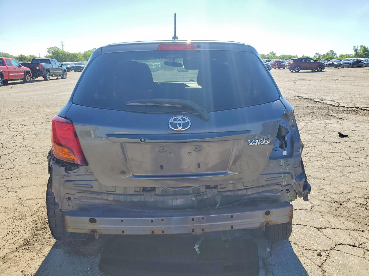 2015 Toyota Yaris 5-door L Gray vin: VNKKTUD33FA046539