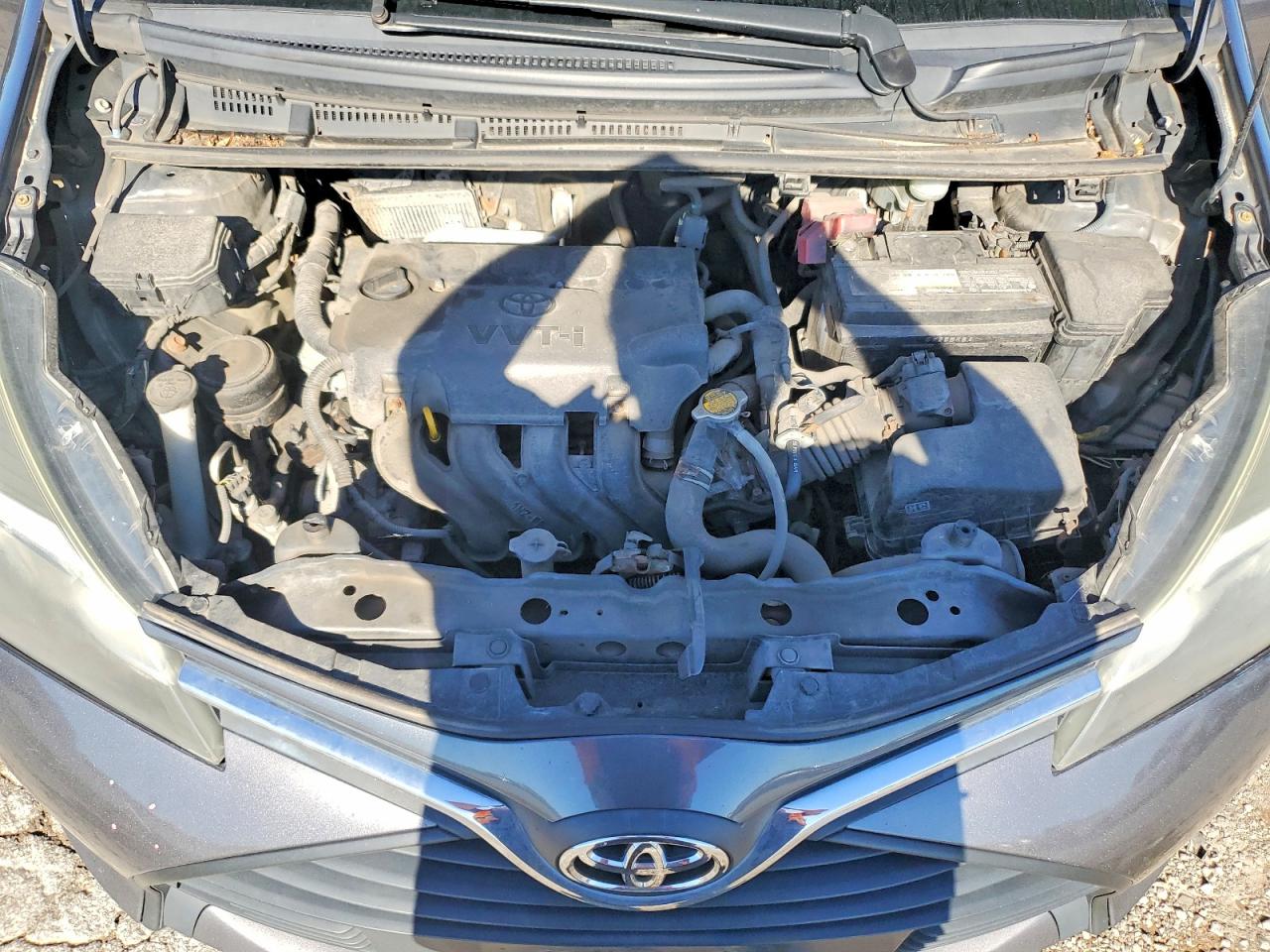 2015 Toyota Yaris 5-door L Gray vin: VNKKTUD33FA046539