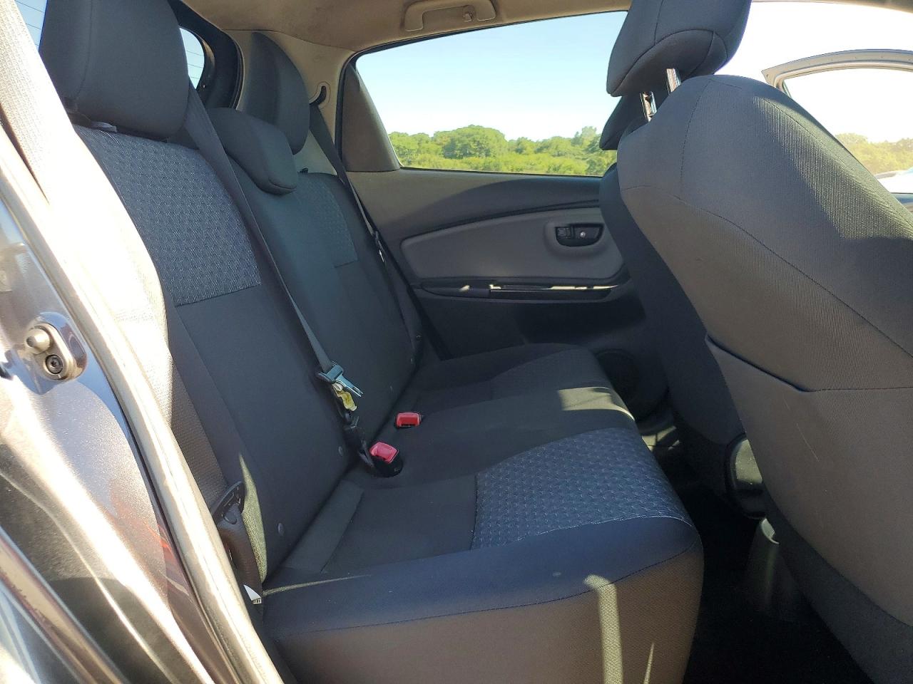 2015 Toyota Yaris 5-door L Gray vin: VNKKTUD33FA046539