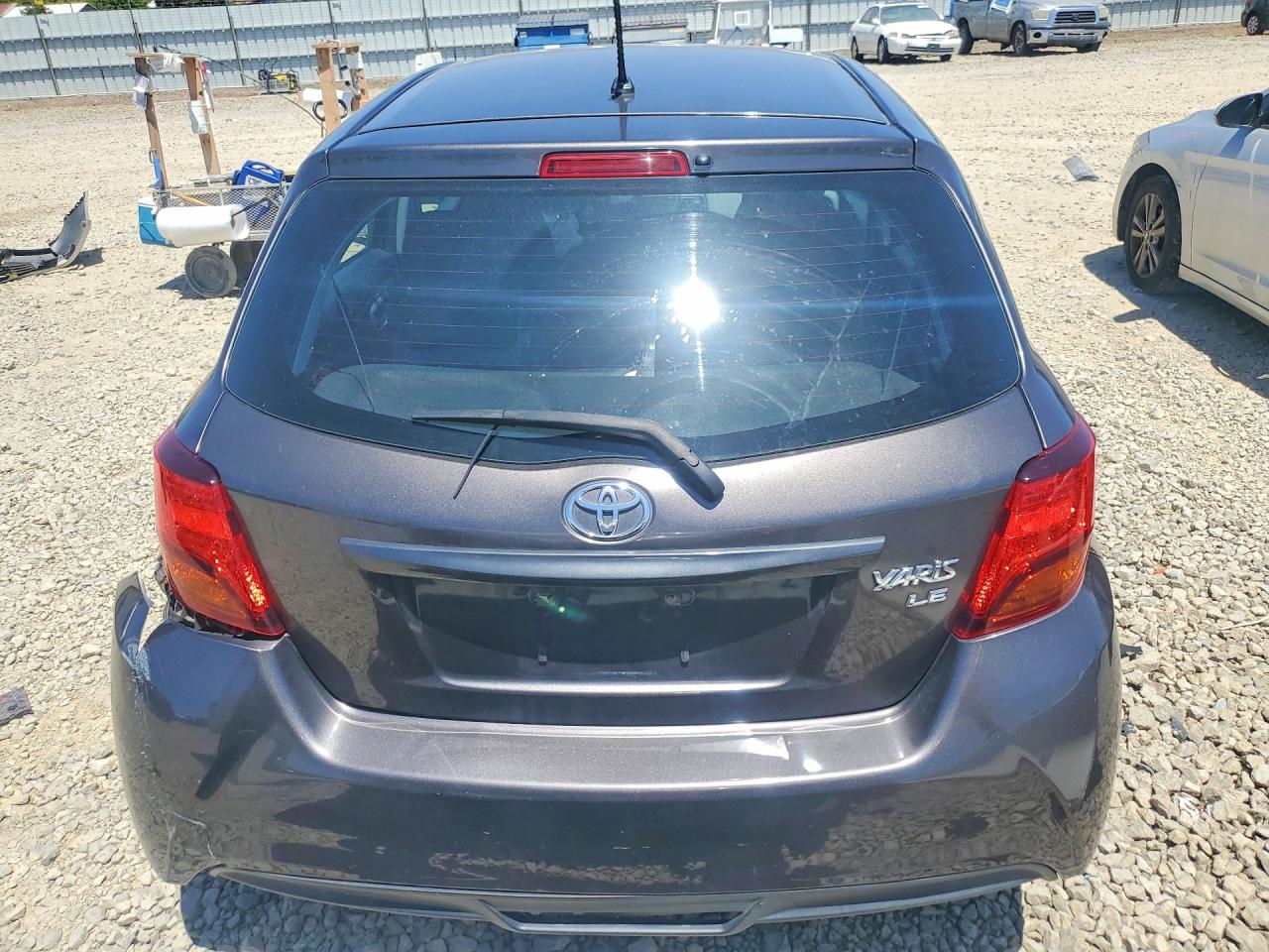 2015 Toyota Yaris 5-door Le Gray vin: VNKKTUD34FA015803