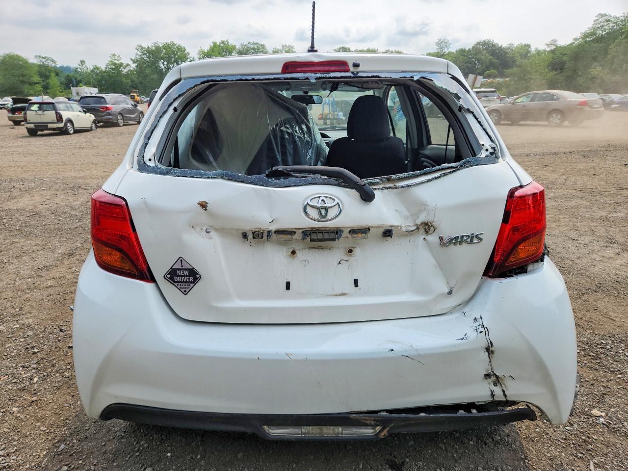 2015 Toyota Yaris 5-door L White vin: VNKKTUD34FA025716