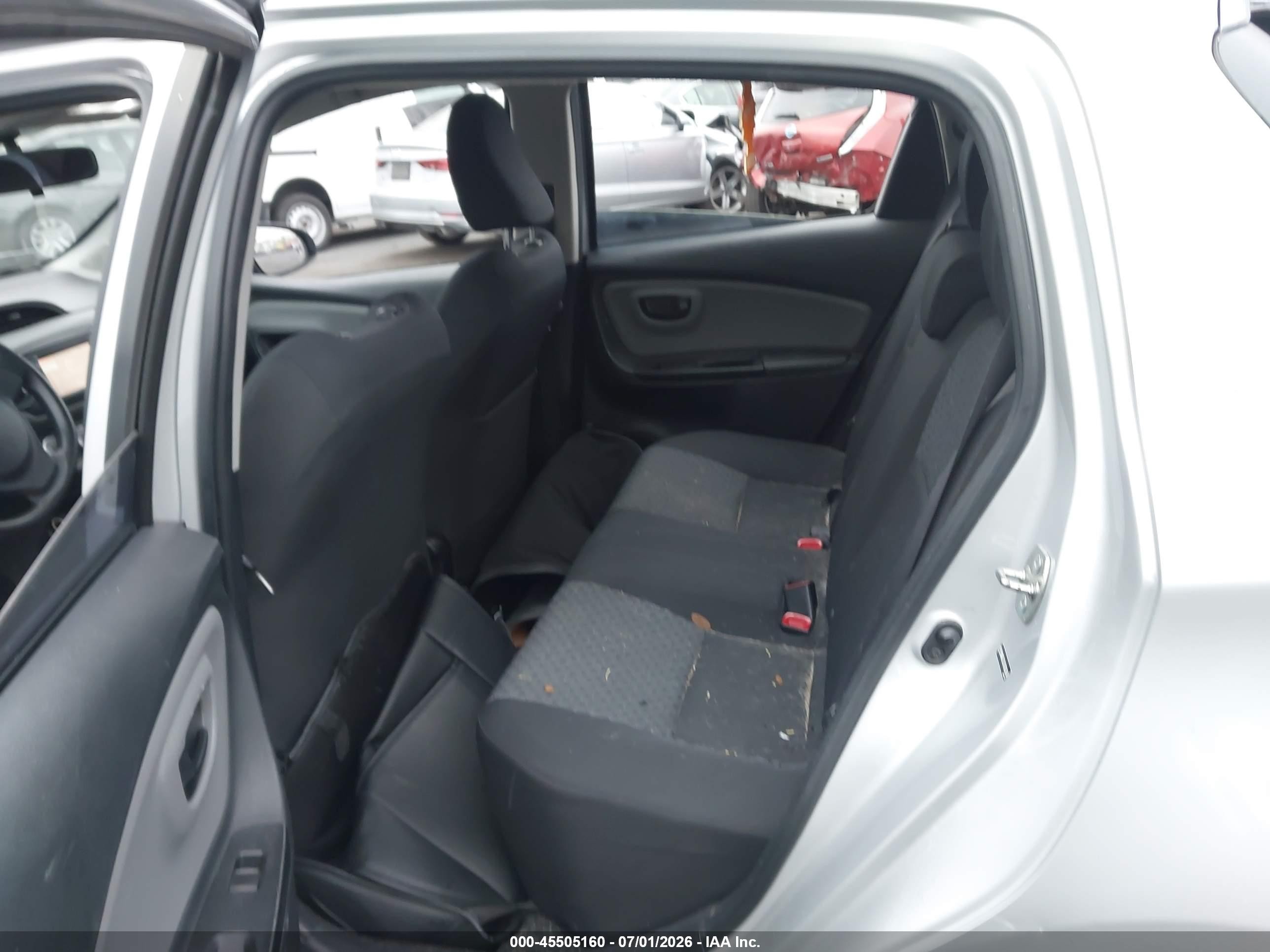 2015 Toyota Yaris L Silver vin: VNKKTUD34FA036764