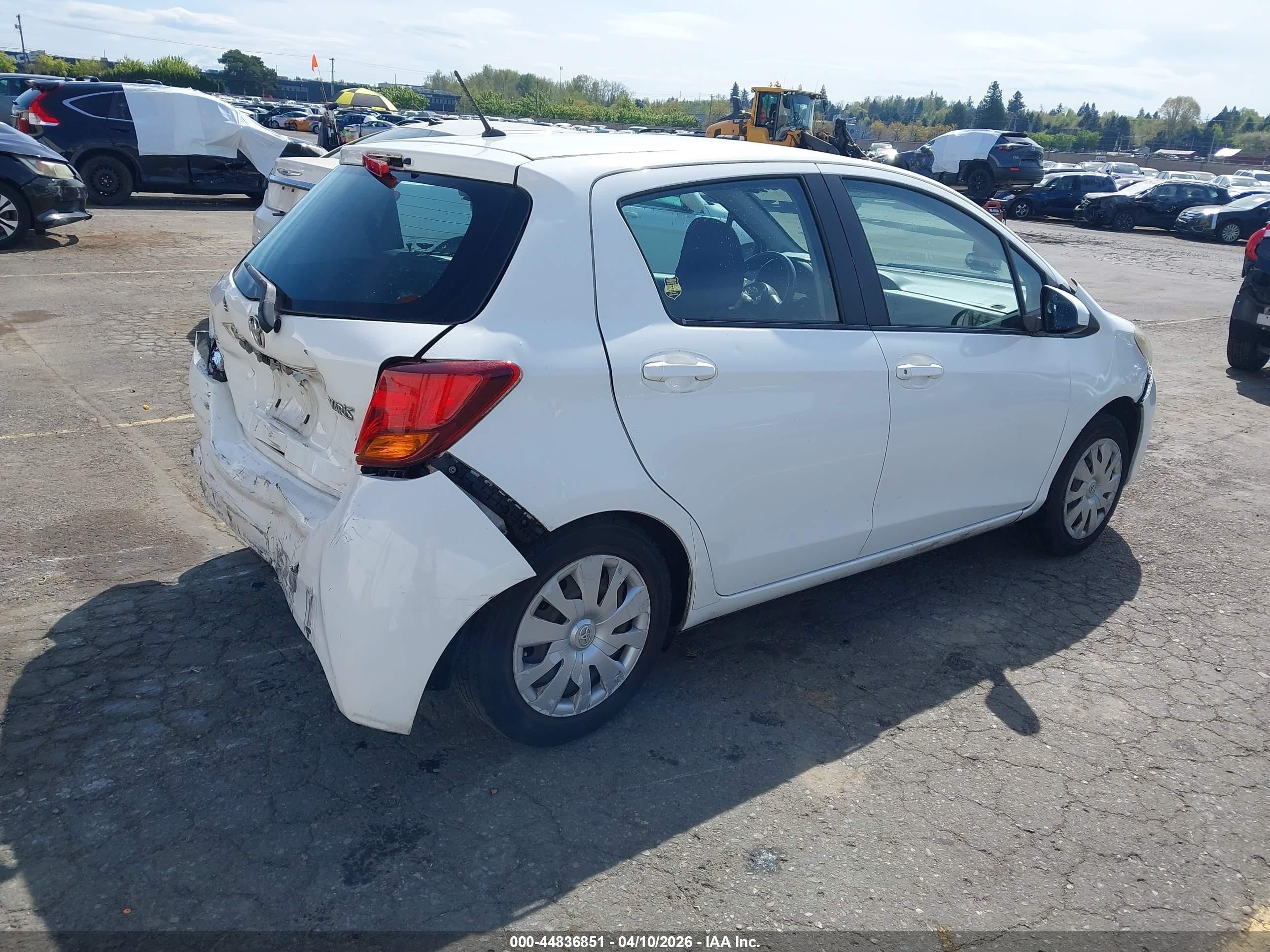 2015 Toyota Yaris L White vin: VNKKTUD34FA046128