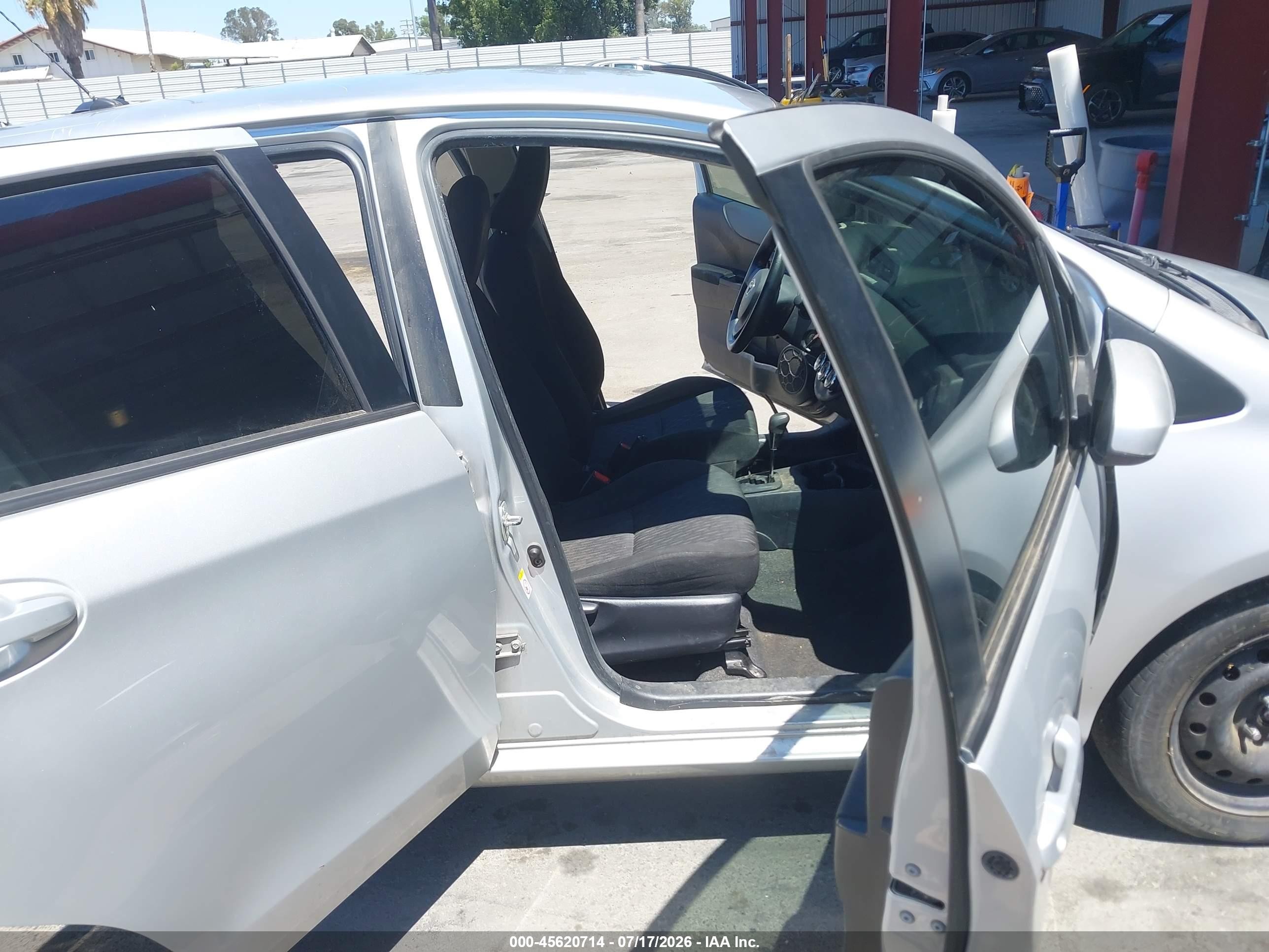 2014 Toyota Yaris L (tmmf Plant) Silver vin: VNKKTUD35EA009393