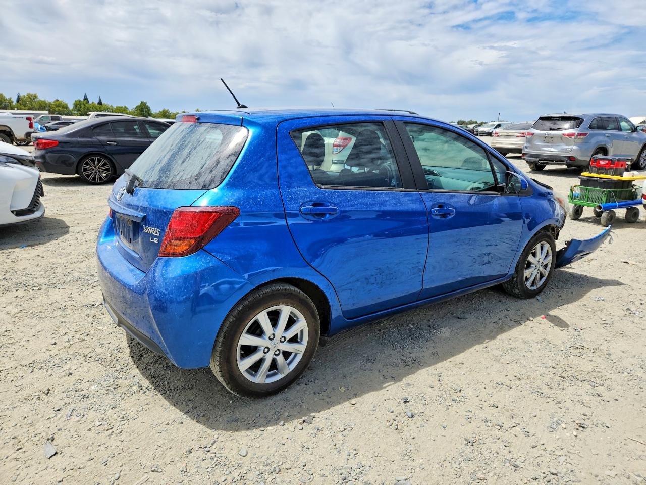 2015 Toyota Yaris 5-door Le Blue vin: VNKKTUD35FA017995
