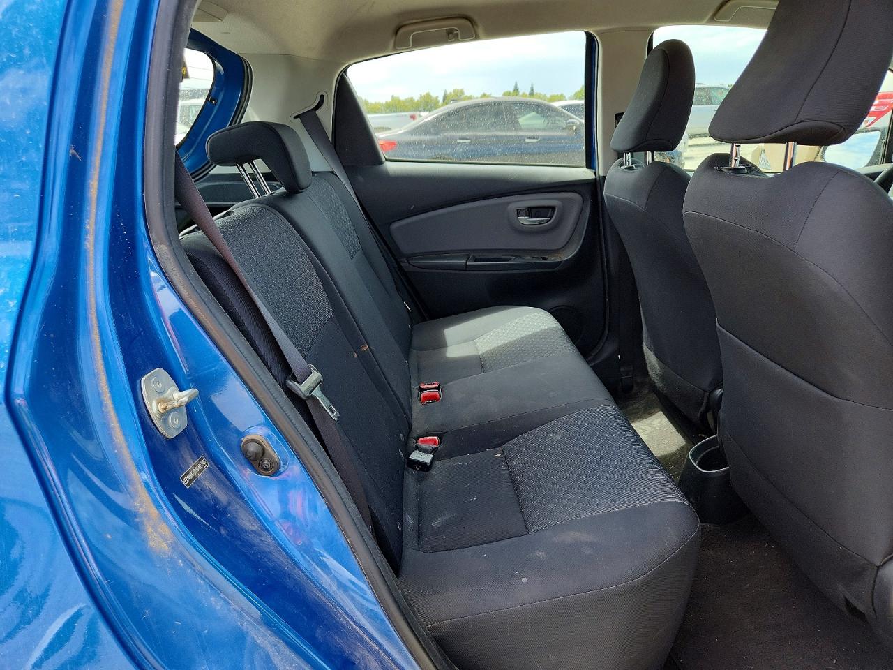 2015 Toyota Yaris 5-door Le Blue vin: VNKKTUD35FA017995