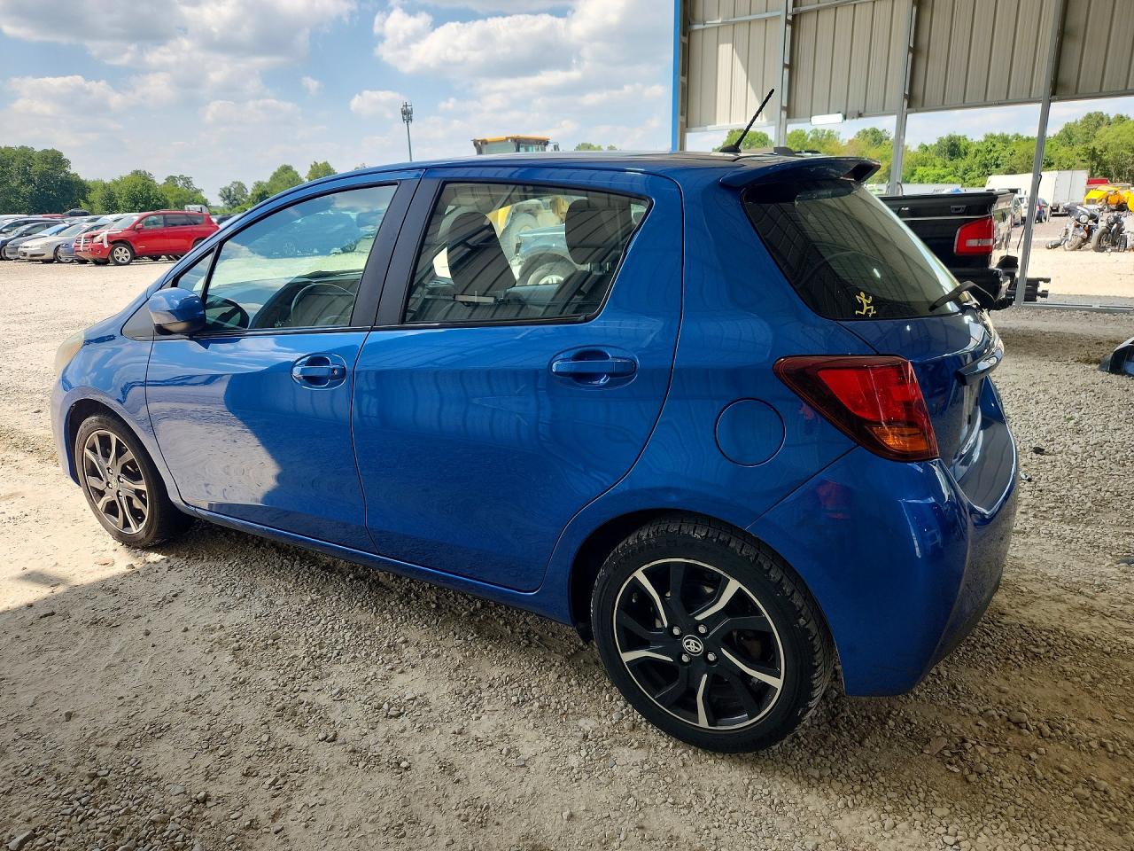 2015 Toyota Yaris 5-door Se Blue vin: VNKKTUD35FA021478