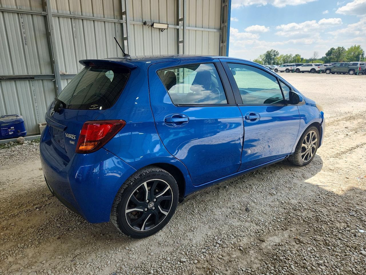 2015 Toyota Yaris 5-door Se Blue vin: VNKKTUD35FA021478
