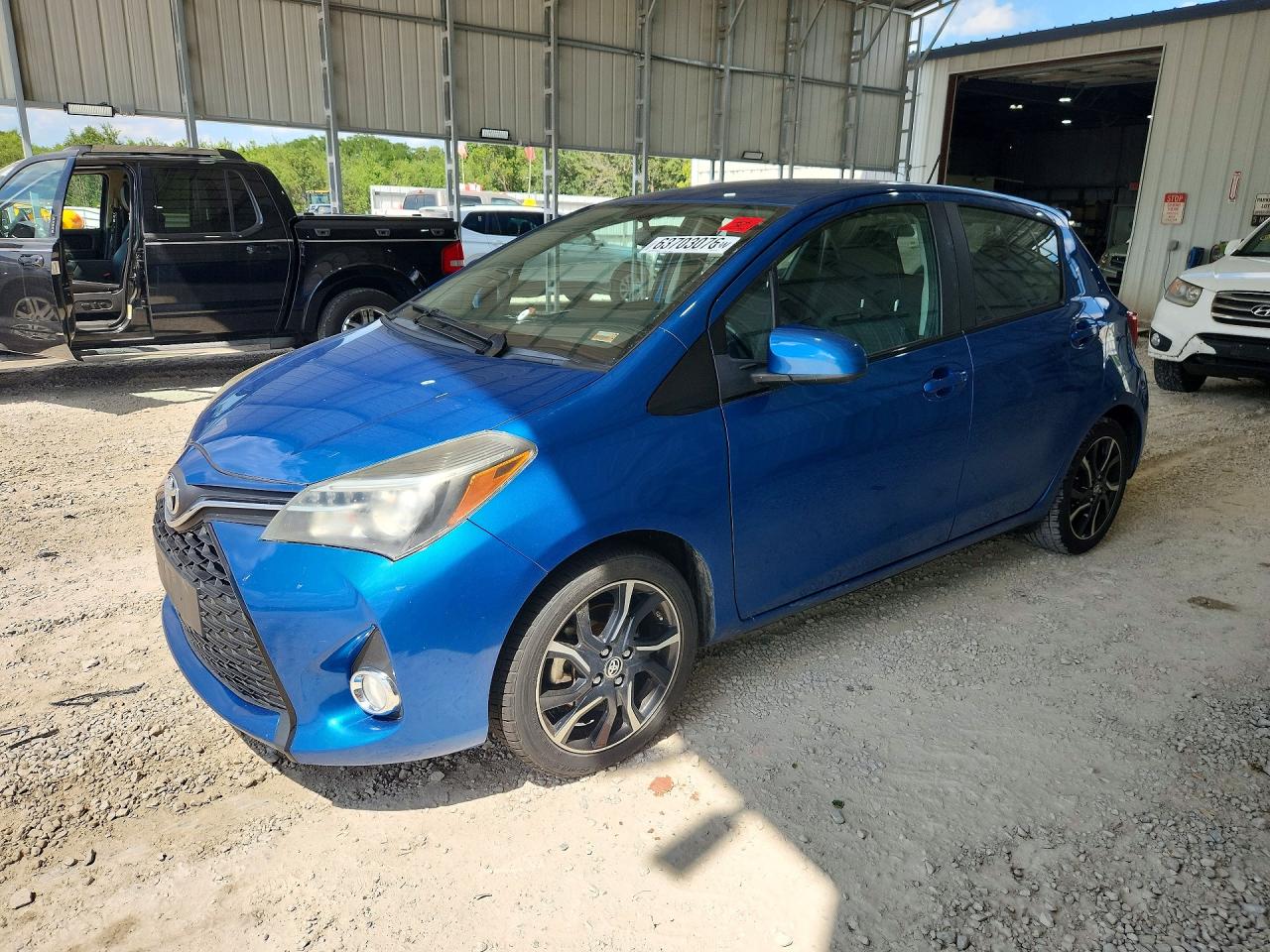 2015 Toyota Yaris 5-door Se Blue vin: VNKKTUD35FA021478