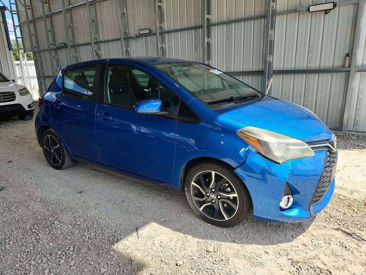 2015 Toyota Yaris 5-door Se Blue vin: VNKKTUD35FA021478