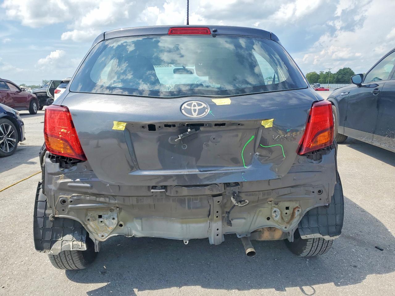 2015 Toyota Yaris 5-door L Gray vin: VNKKTUD35FA026888