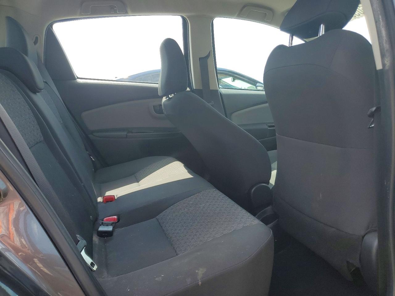2015 Toyota Yaris 5-door L Gray vin: VNKKTUD35FA026888
