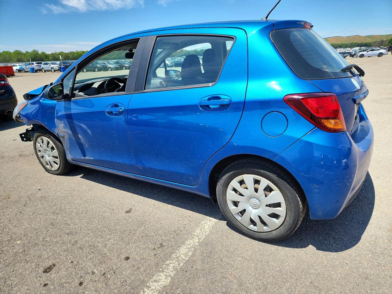 2015 Toyota Yaris 5-door L Синий vin: VNKKTUD35FA033713