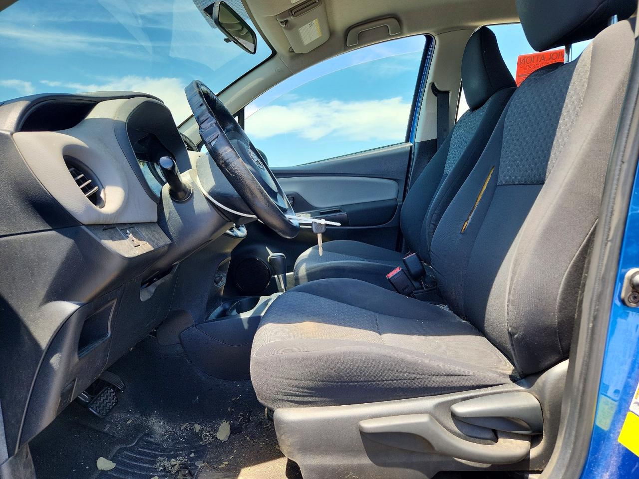 2015 Toyota Yaris 5-door L Синий vin: VNKKTUD35FA033713