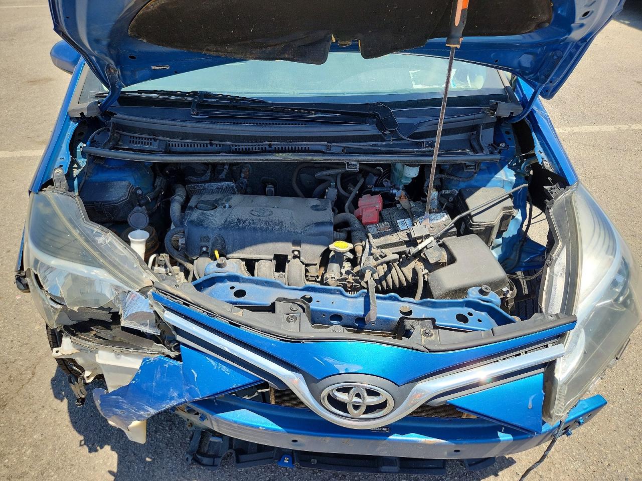 2015 Toyota Yaris 5-door L Синий vin: VNKKTUD35FA033713