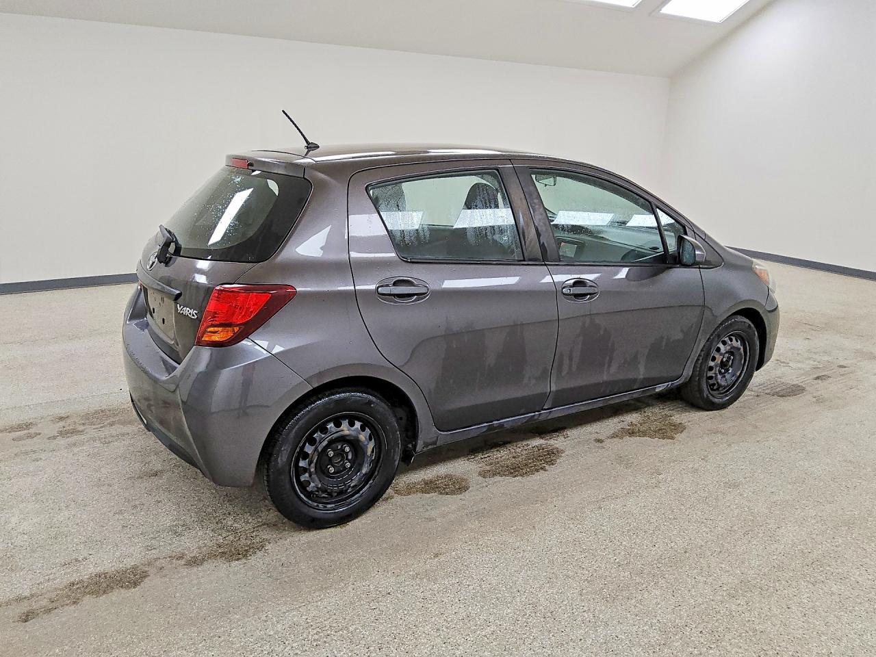 2015 Toyota Yaris 5-door L Black vin: VNKKTUD35FA042301