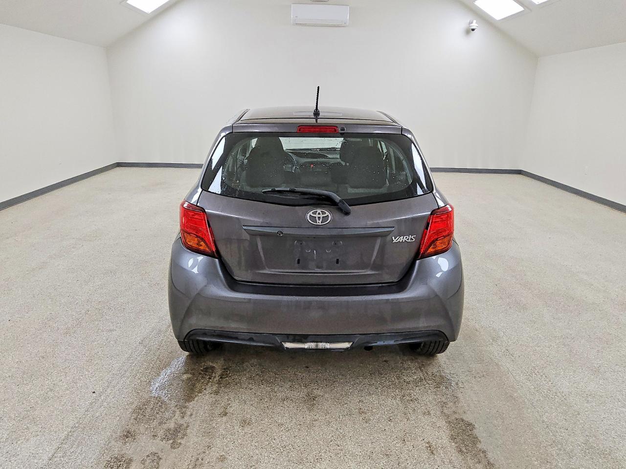 2015 Toyota Yaris 5-door L Black vin: VNKKTUD35FA042301