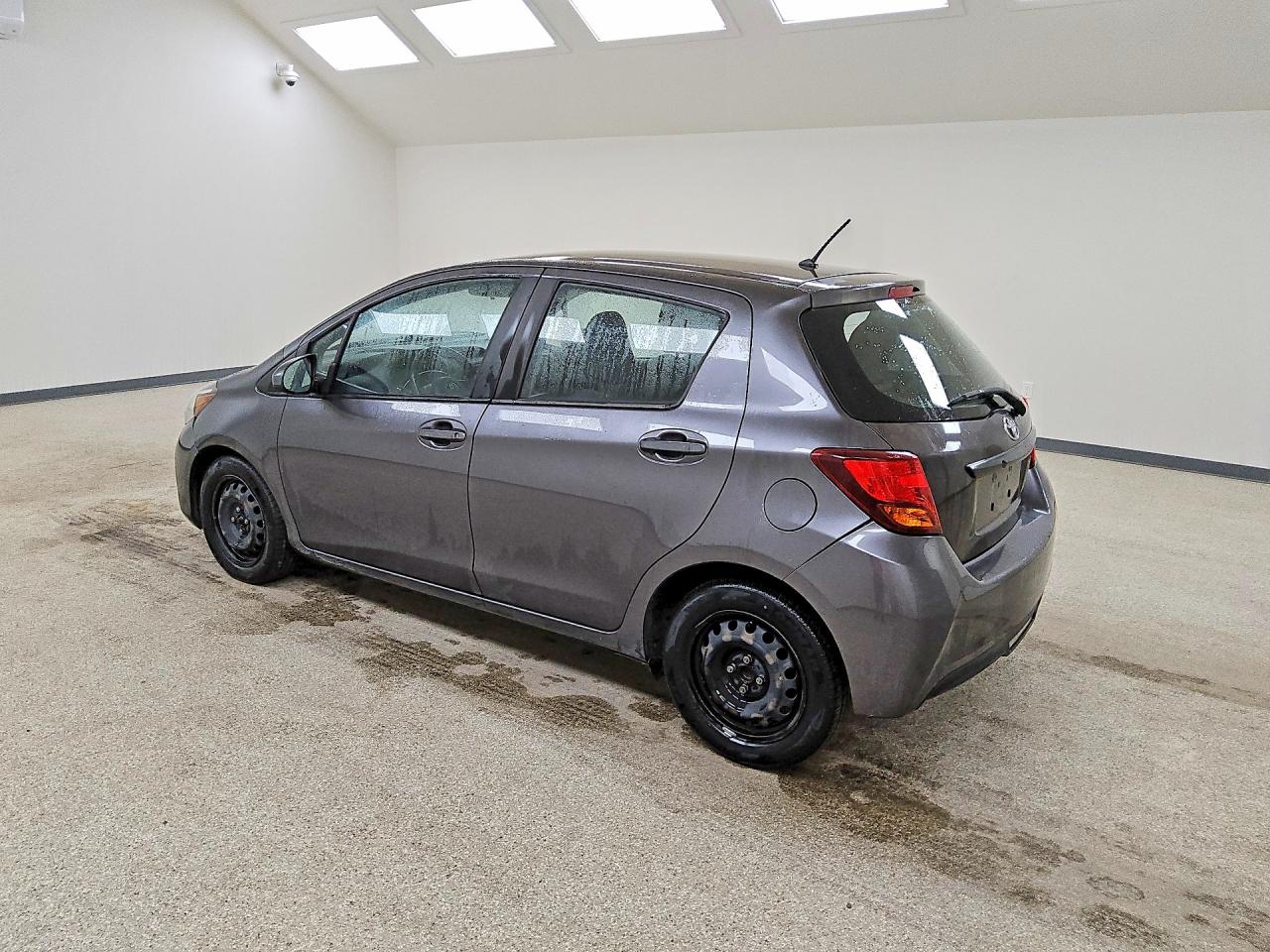 2015 Toyota Yaris 5-door L Black vin: VNKKTUD35FA042301