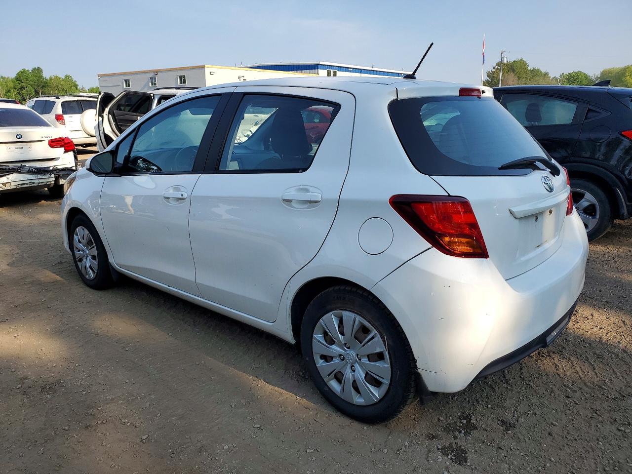 2015 Toyota Yaris 5-door L White vin: VNKKTUD35FA053430