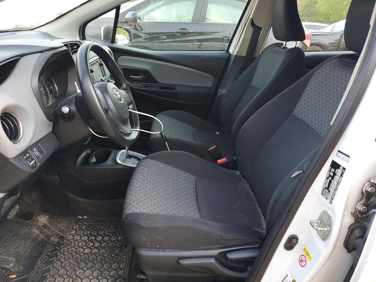 2015 Toyota Yaris 5-door L White vin: VNKKTUD35FA053430