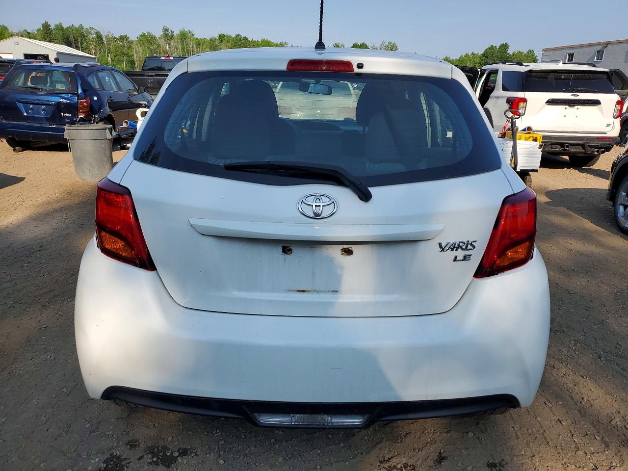 2015 Toyota Yaris 5-door L White vin: VNKKTUD35FA053430
