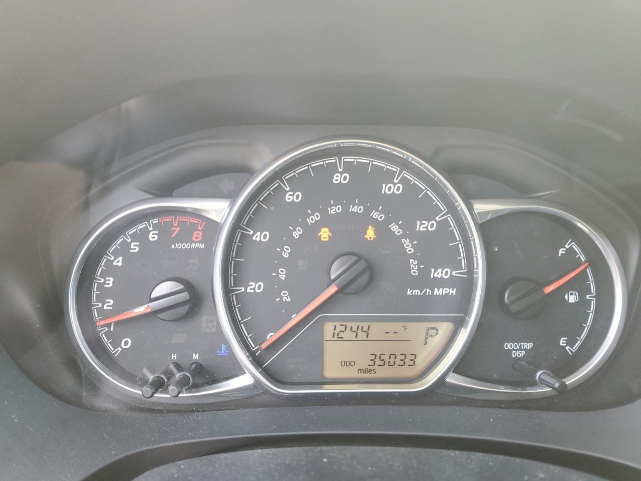 2018 Toyota Yaris L Белый vin: VNKKTUD35JA097226