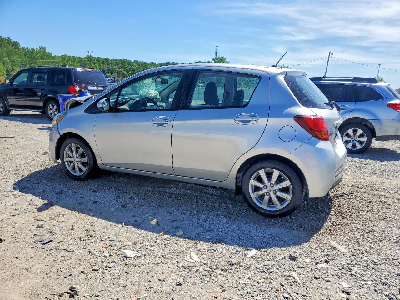2015 Toyota Yaris 5-door Le Silver vin: VNKKTUD36FA023532