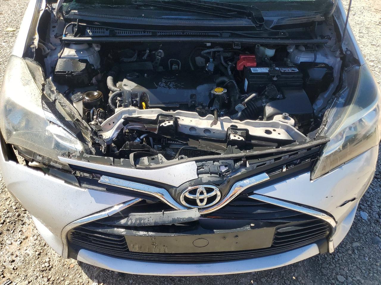 2015 Toyota Yaris 5-door Le Silver vin: VNKKTUD36FA023532