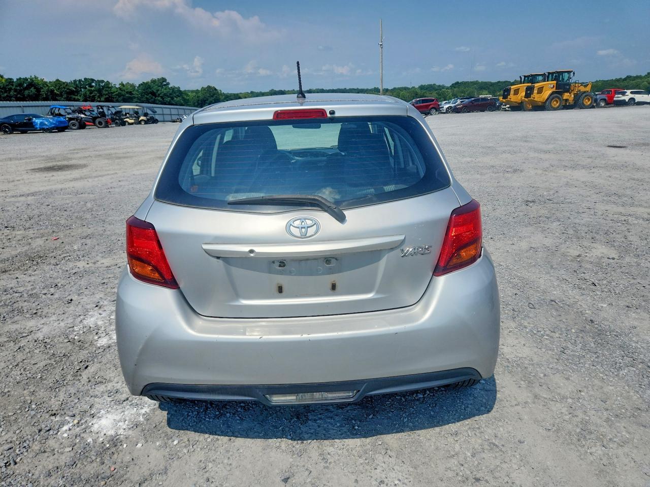 2015 Toyota Yaris 5-door L Silver vin: VNKKTUD36FA024860