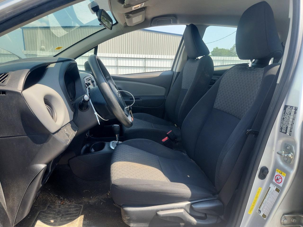 2015 Toyota Yaris 5-door L Silver vin: VNKKTUD36FA024860