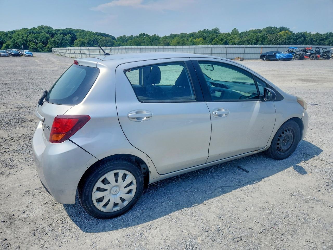 2015 Toyota Yaris 5-door L Silver vin: VNKKTUD36FA024860