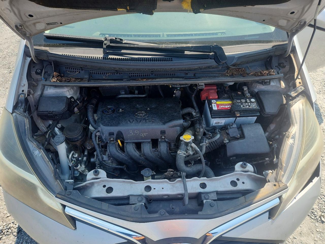 2015 Toyota Yaris 5-door L Silver vin: VNKKTUD36FA024860