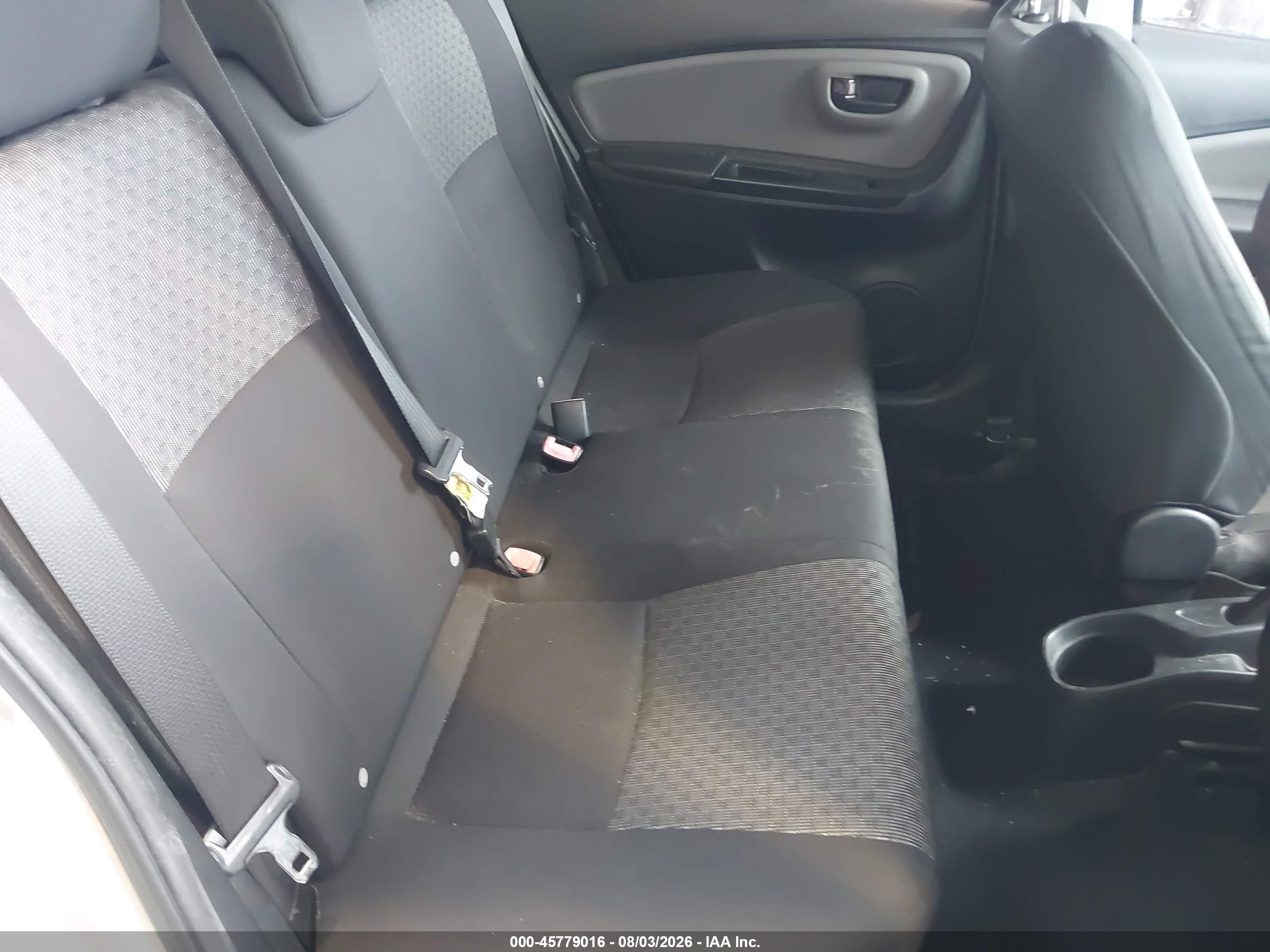 2017 Toyota Yaris L Silver vin: VNKKTUD36HA082325