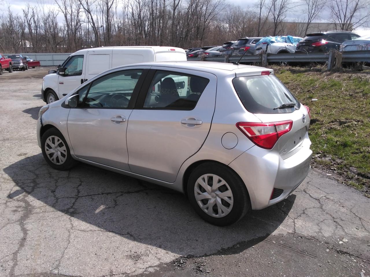 2018 Toyota Yaris L Silver vin: VNKKTUD36JA097753