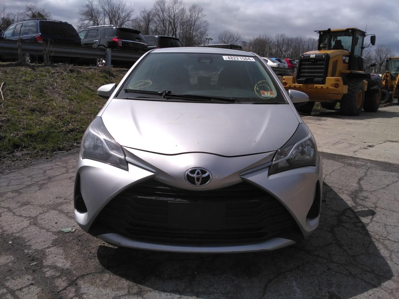 2018 Toyota Yaris L Silver vin: VNKKTUD36JA097753