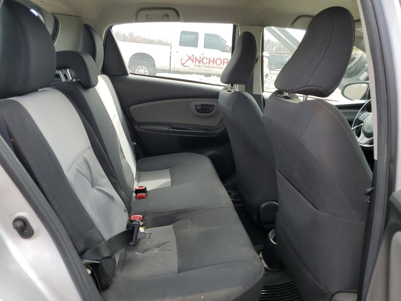 2018 Toyota Yaris L Silver vin: VNKKTUD36JA097753