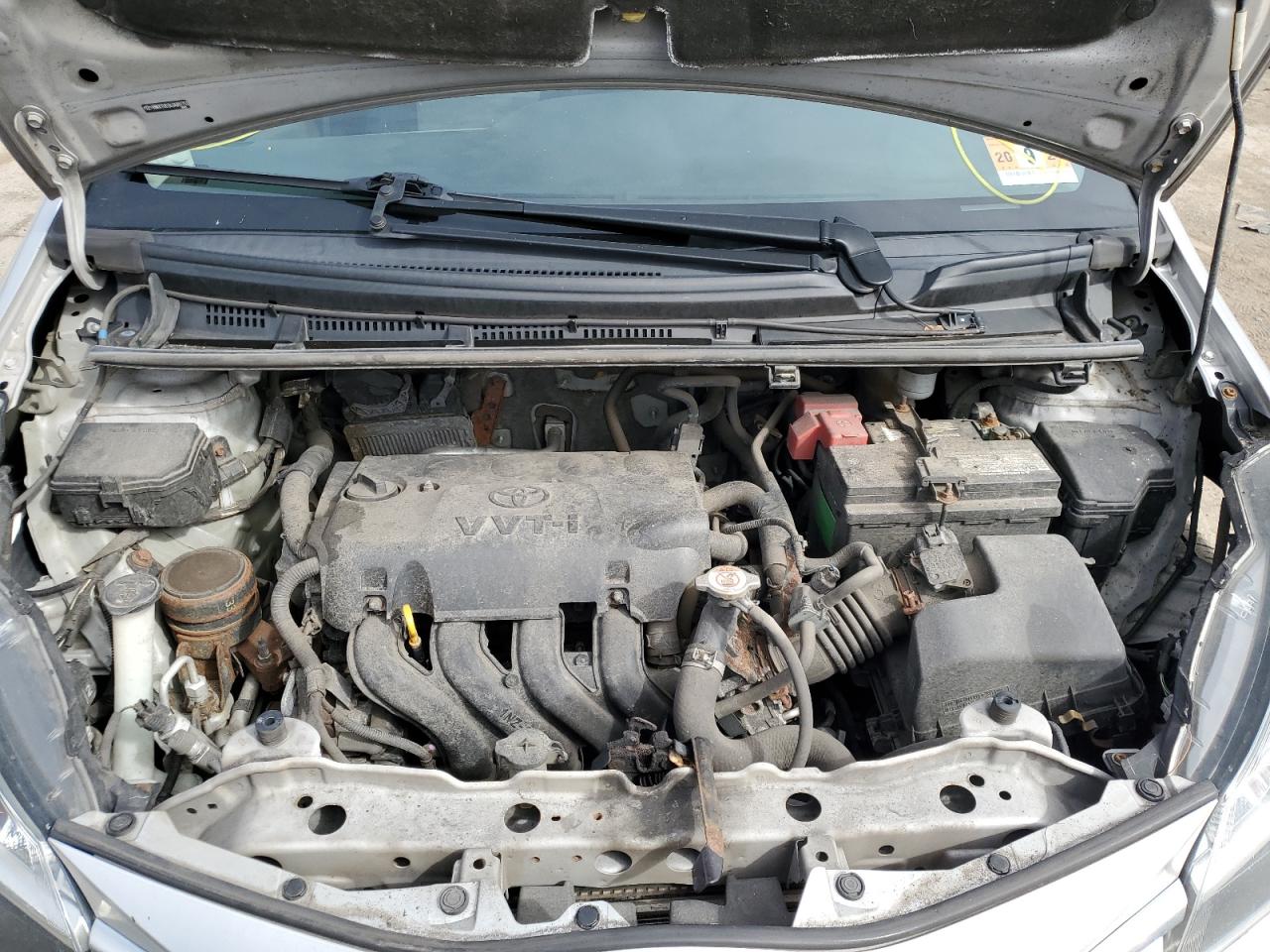 2018 Toyota Yaris L Silver vin: VNKKTUD36JA097753